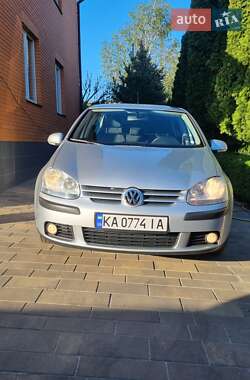Хэтчбек Volkswagen Golf 2005 в 