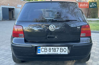 Хетчбек Volkswagen Golf 2001 в 