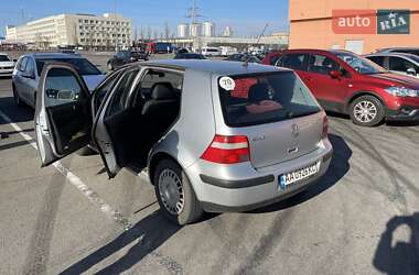 Хэтчбек Volkswagen Golf 2002 в 