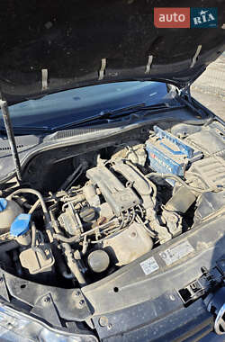 Хетчбек Volkswagen Golf 2011 в 