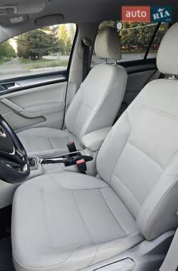 Хэтчбек Volkswagen Golf 2014 в 