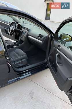 Универсал Volkswagen Golf 2010 в 