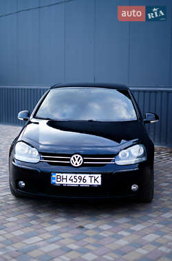 Хэтчбек Volkswagen Golf 2008 в 