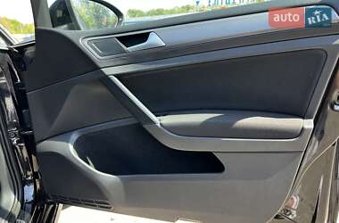 Хетчбек Volkswagen Golf 2013 в 