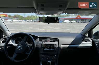 Хетчбек Volkswagen Golf 2013 в 