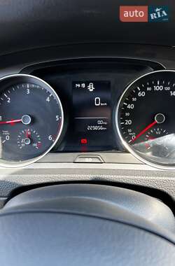 Хетчбек Volkswagen Golf 2013 в 