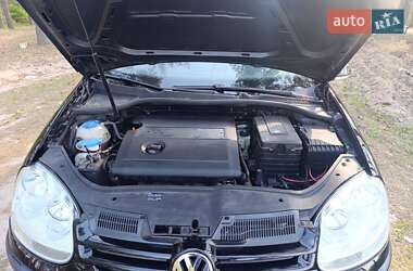 Хетчбек Volkswagen Golf 2005 в 