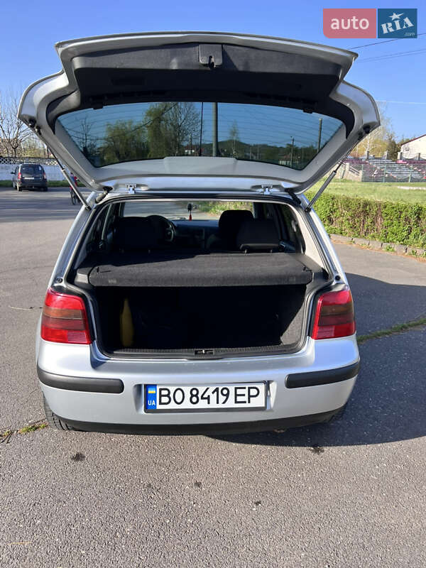 Хетчбек Volkswagen Golf 2001 в Мукачевому