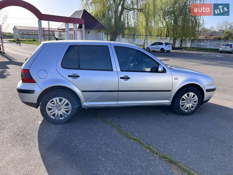Хетчбек Volkswagen Golf 2001 в Мукачевому