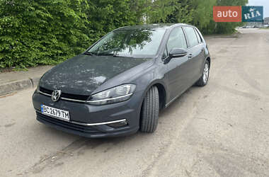 Хетчбек Volkswagen Golf 2017 в 