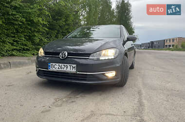 Хетчбек Volkswagen Golf 2017 в 