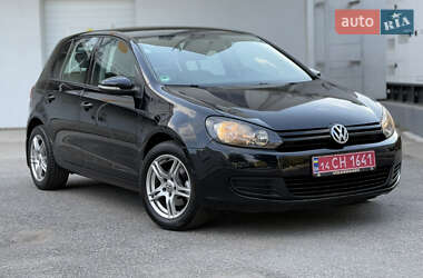 Хэтчбек Volkswagen Golf 2010 в 