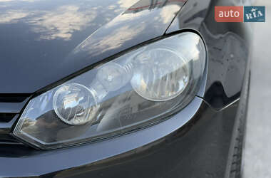Хэтчбек Volkswagen Golf 2010 в 