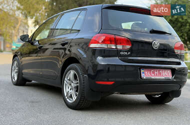 Хэтчбек Volkswagen Golf 2010 в 