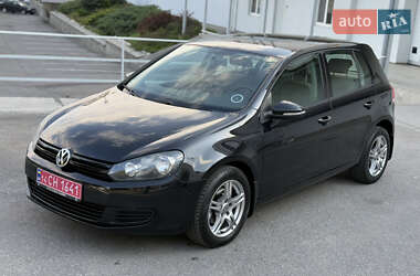 Хэтчбек Volkswagen Golf 2010 в 