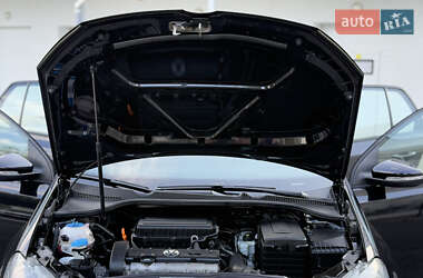 Хэтчбек Volkswagen Golf 2010 в 