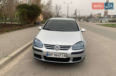 Хэтчбек Volkswagen Golf 2004 в Запорожье