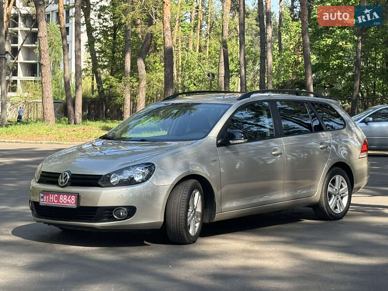 Універсал Volkswagen Golf 2012 в 