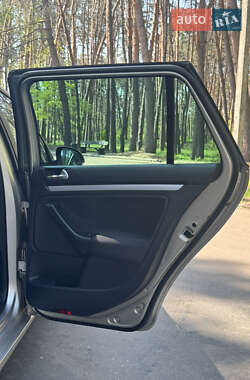 Універсал Volkswagen Golf 2012 в 