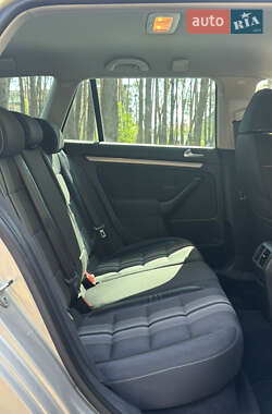 Універсал Volkswagen Golf 2012 в 