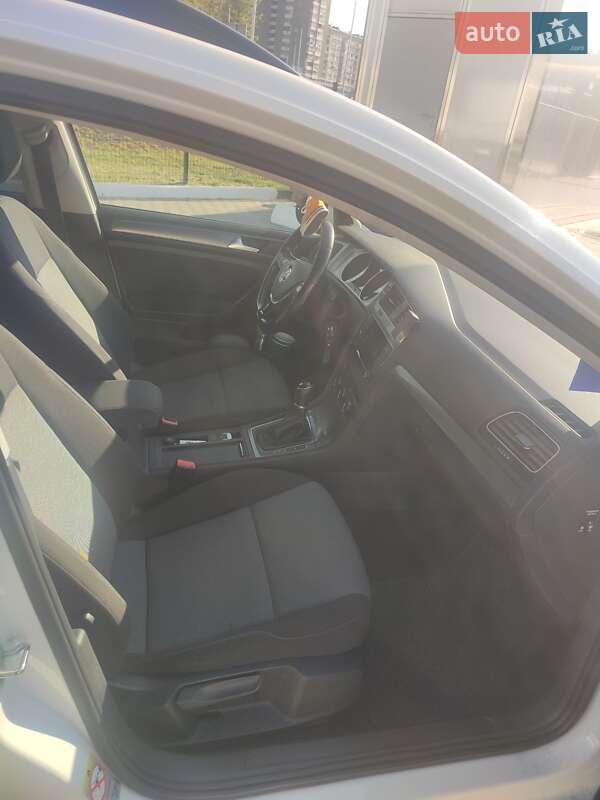 Універсал Volkswagen Golf 2013 в Києві