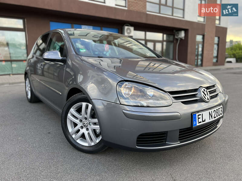 Хэтчбек Volkswagen Golf 2009 в 