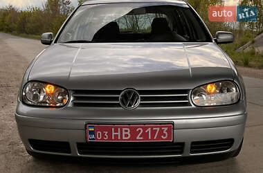 Хэтчбек Volkswagen Golf 2003 в 