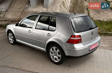 Хэтчбек Volkswagen Golf 2003 в 