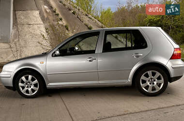 Хэтчбек Volkswagen Golf 2003 в 