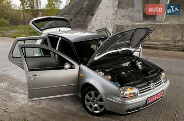 Хэтчбек Volkswagen Golf 2003 в 