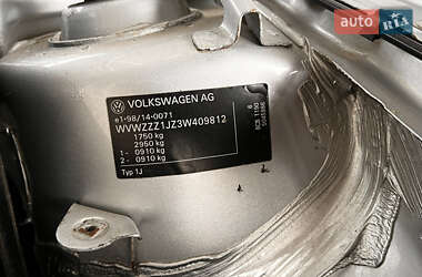 Хэтчбек Volkswagen Golf 2003 в 