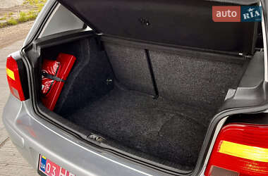 Хэтчбек Volkswagen Golf 2003 в 