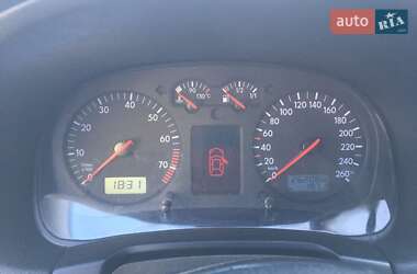 Хетчбек Volkswagen Golf 2003 в 