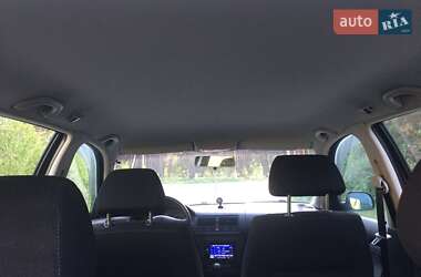Хетчбек Volkswagen Golf 2003 в 