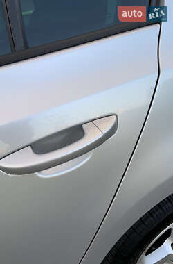 Хэтчбек Volkswagen Golf 2010 в 