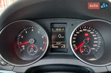 Хэтчбек Volkswagen Golf 2010 в 
