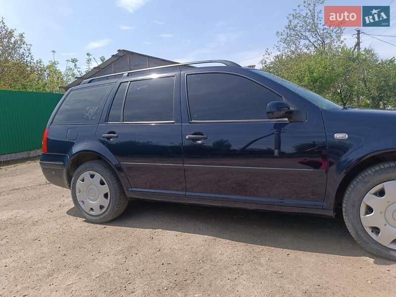 Універсал Volkswagen Golf 2000 в Новодністровську