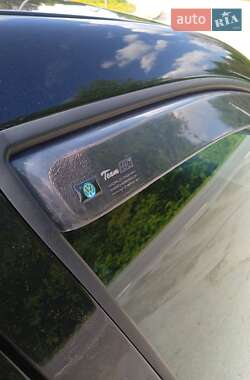 Хетчбек Volkswagen Golf 2003 в 