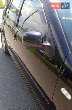 Хетчбек Volkswagen Golf 2003 в 