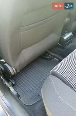 Хетчбек Volkswagen Golf 2003 в 