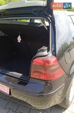 Хетчбек Volkswagen Golf 2003 в 