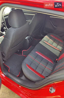 Універсал Volkswagen Golf 2012 в 