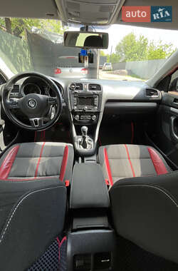 Універсал Volkswagen Golf 2012 в 