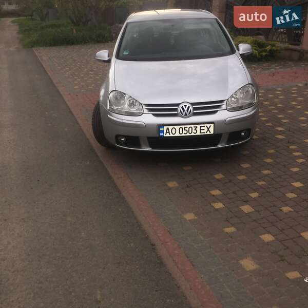 Хэтчбек Volkswagen Golf 2006 в 