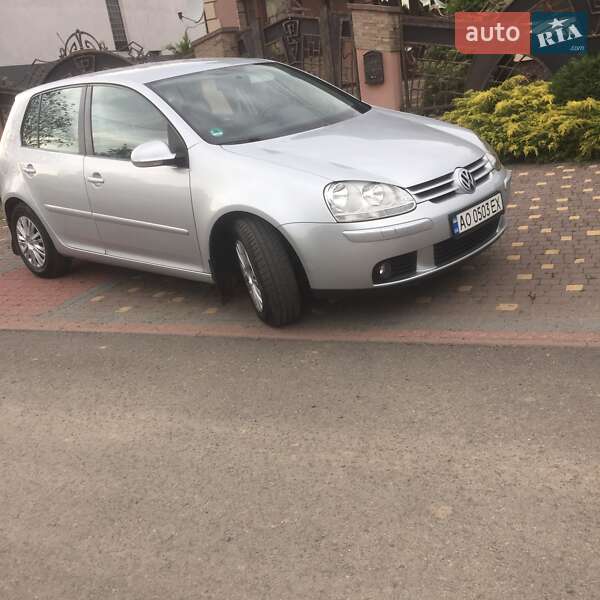 Хетчбек Volkswagen Golf 2006 в Ужгороді