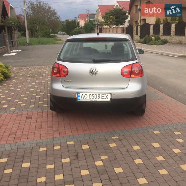 Хетчбек Volkswagen Golf 2006 в Ужгороді