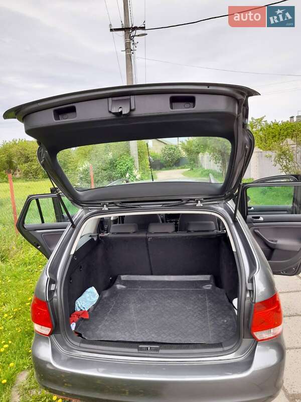 Універсал Volkswagen Golf 2009 в Києві