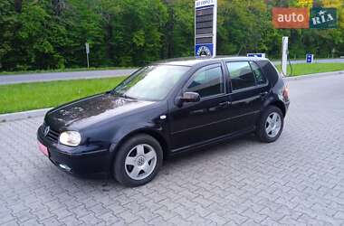 Хетчбек Volkswagen Golf 2003 в 