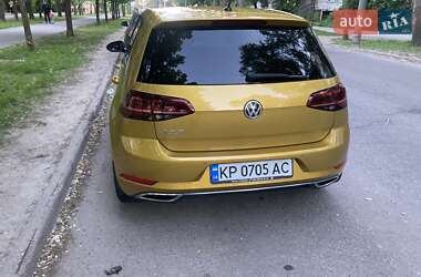 Хетчбек Volkswagen Golf 2018 в 
