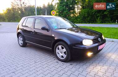 Хетчбек Volkswagen Golf 2003 в 